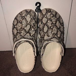 NWT woman’s size 10 Baya seasonal crocs